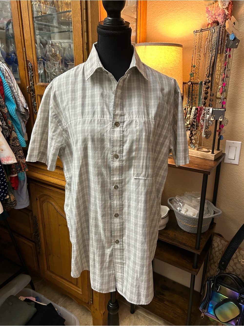Van Heusen Light Gray Plaid Short-Sleeve Button-Down Shirt